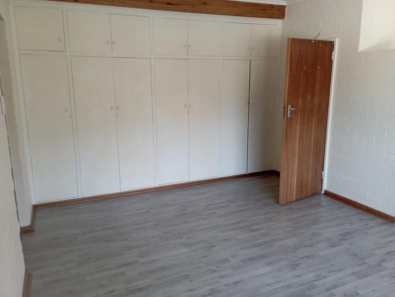 To Let 4 Bedroom Property for Rent in Oatlands Eastern Cape